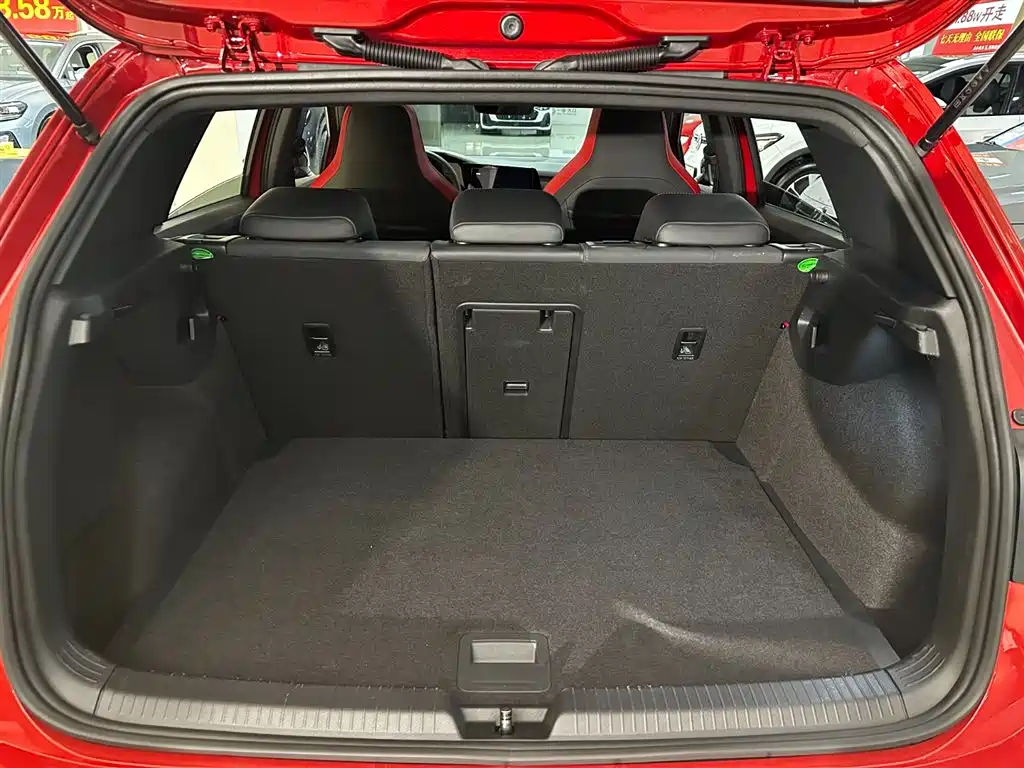 Volkswagen Golf 2022 Red/purple из Китая