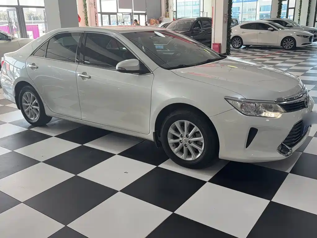 Toyota Camry — миниатюра 4