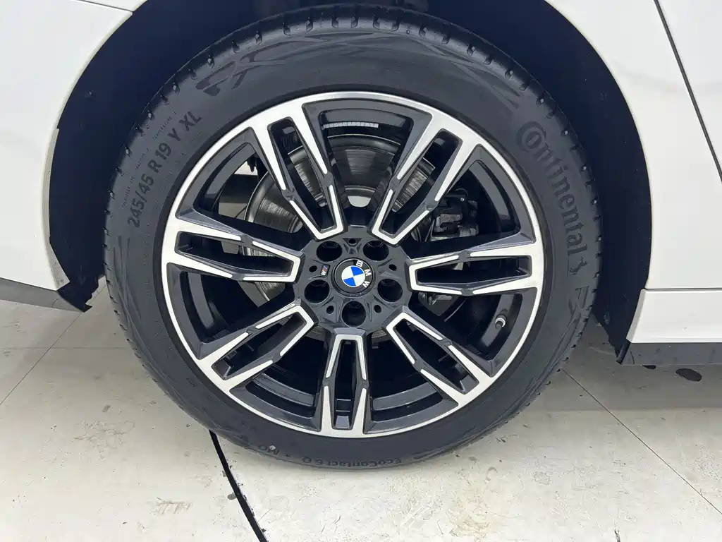 BMW 5 Series — миниатюра 15
