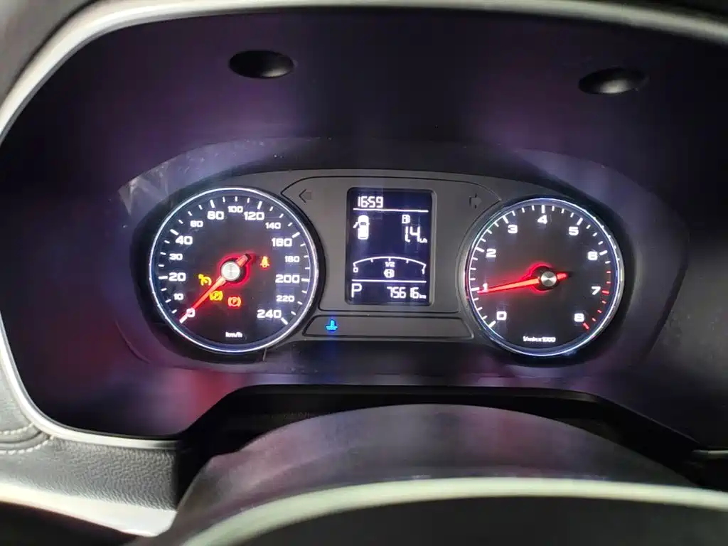 Roewe RX5 — миниатюра 12