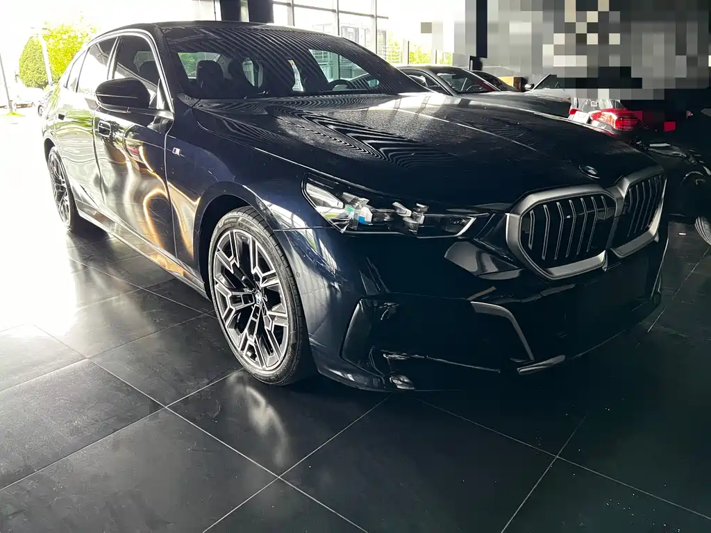 BMW 5 Series — миниатюра 3