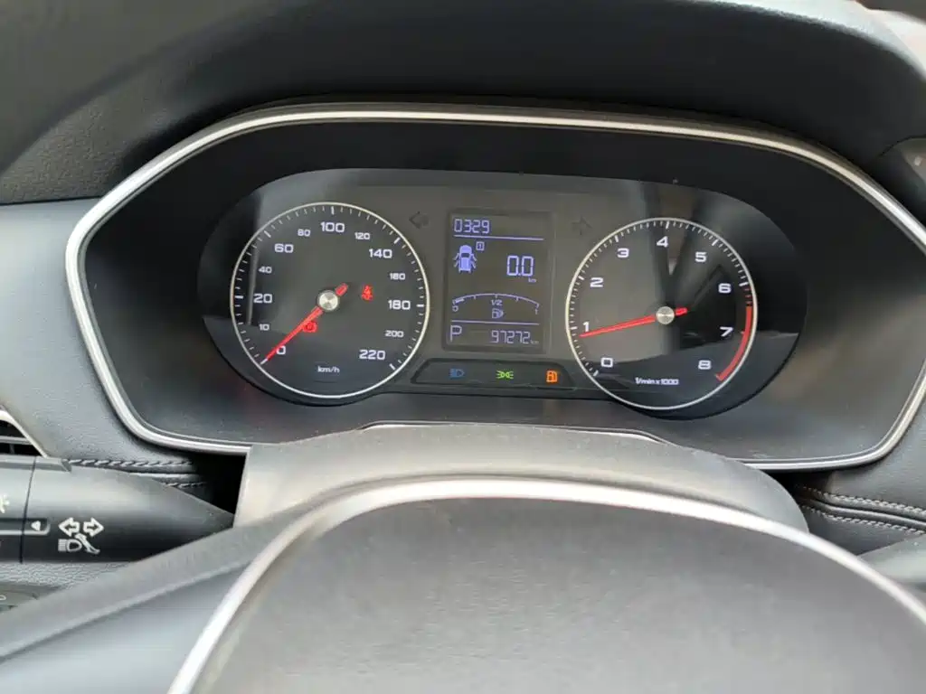 Roewe RX3 — миниатюра 12