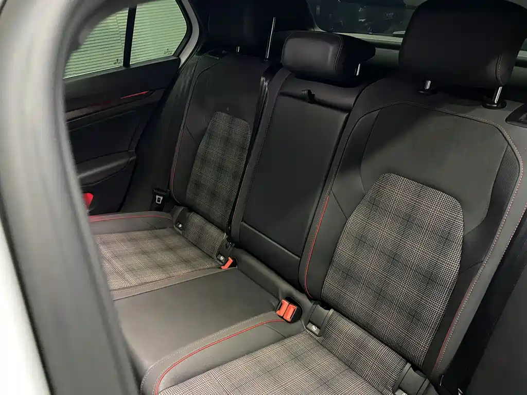 Volkswagen Golf GTI — миниатюра 6