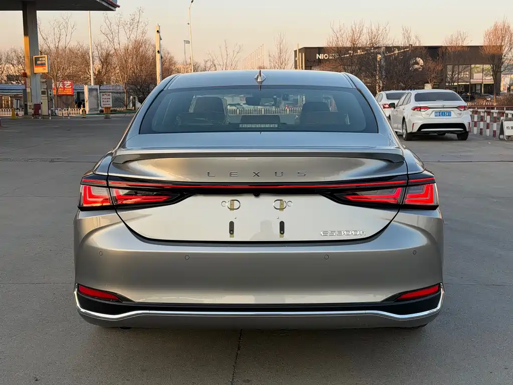 Lexus ES 2025 300h Premium