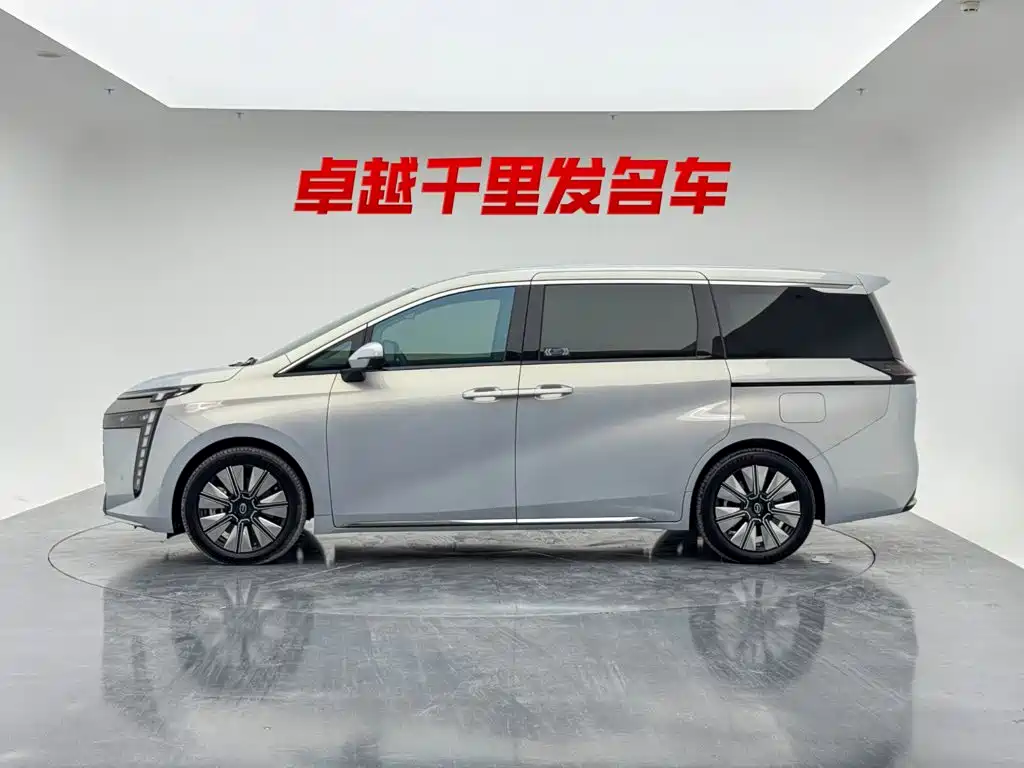 GAC Motor 传祺E8 PHEV — миниатюра 4