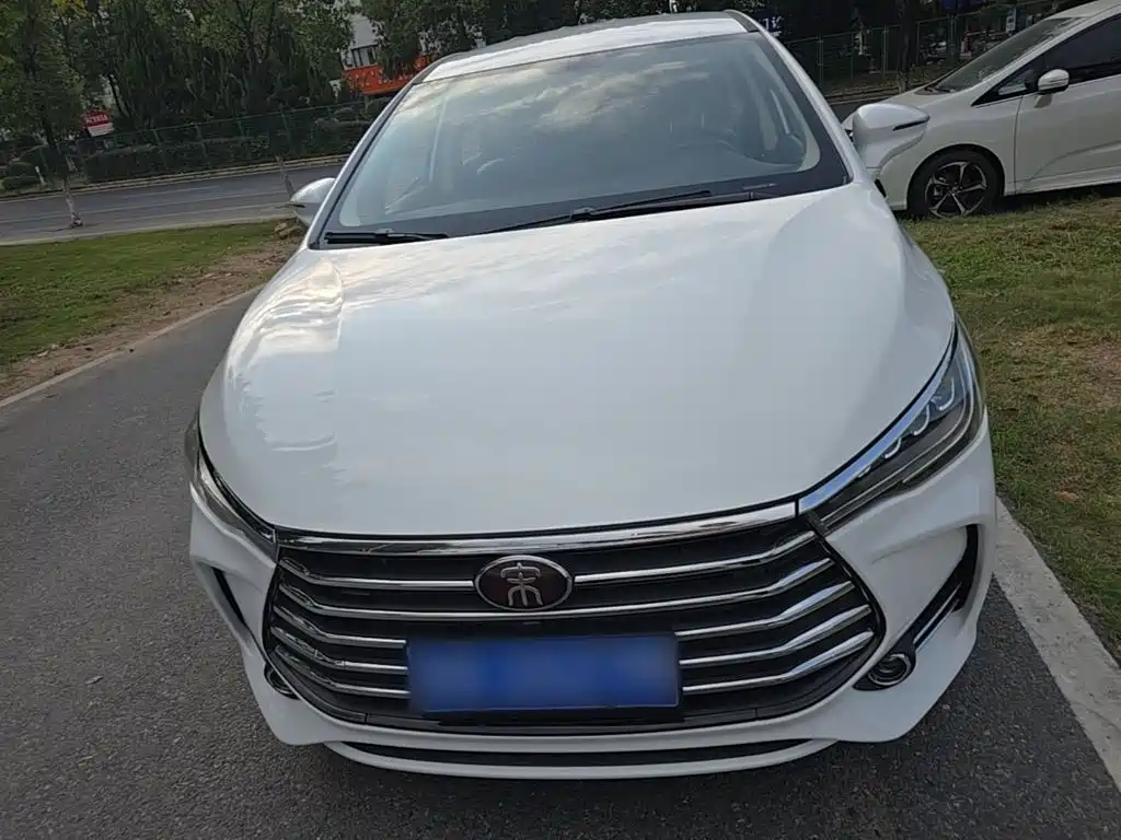 BYD MAX — миниатюра 3