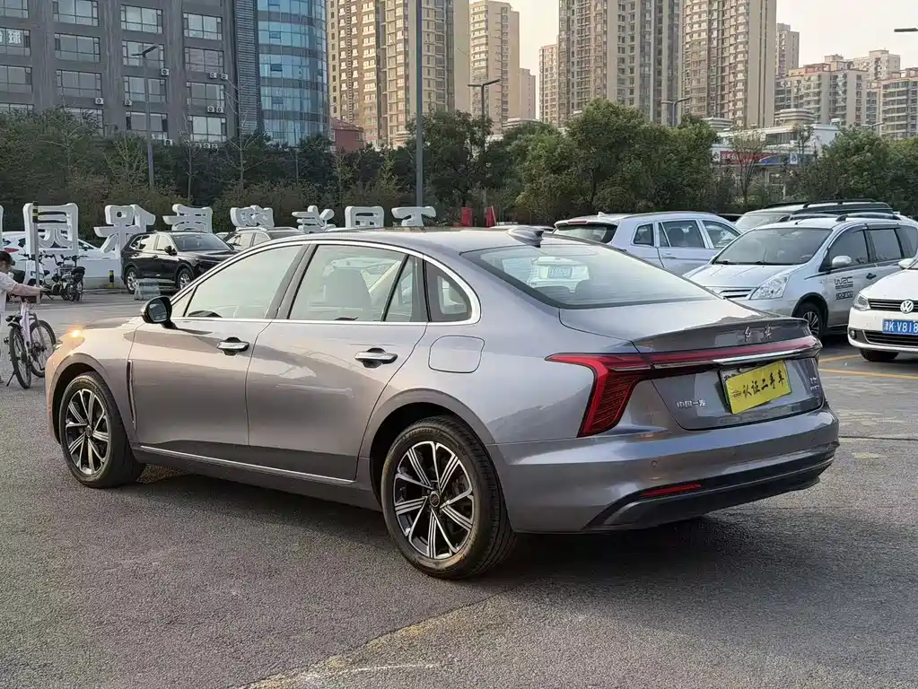 Hongqi Hongqi H5 PHEV — миниатюра 12