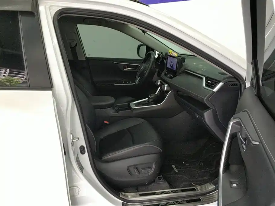 Toyota RAV4 2023 2.0L CVT Plus