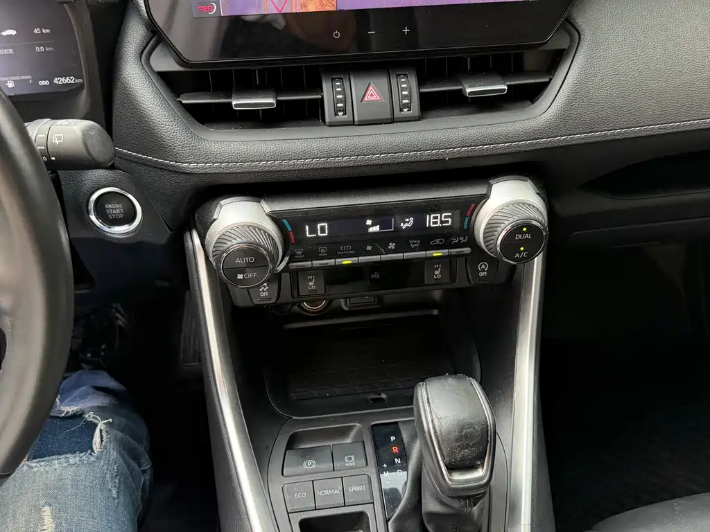Toyota RAV4 — миниатюра 8