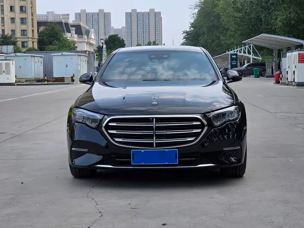 Mercedes-Benz E-Class — миниатюра 2