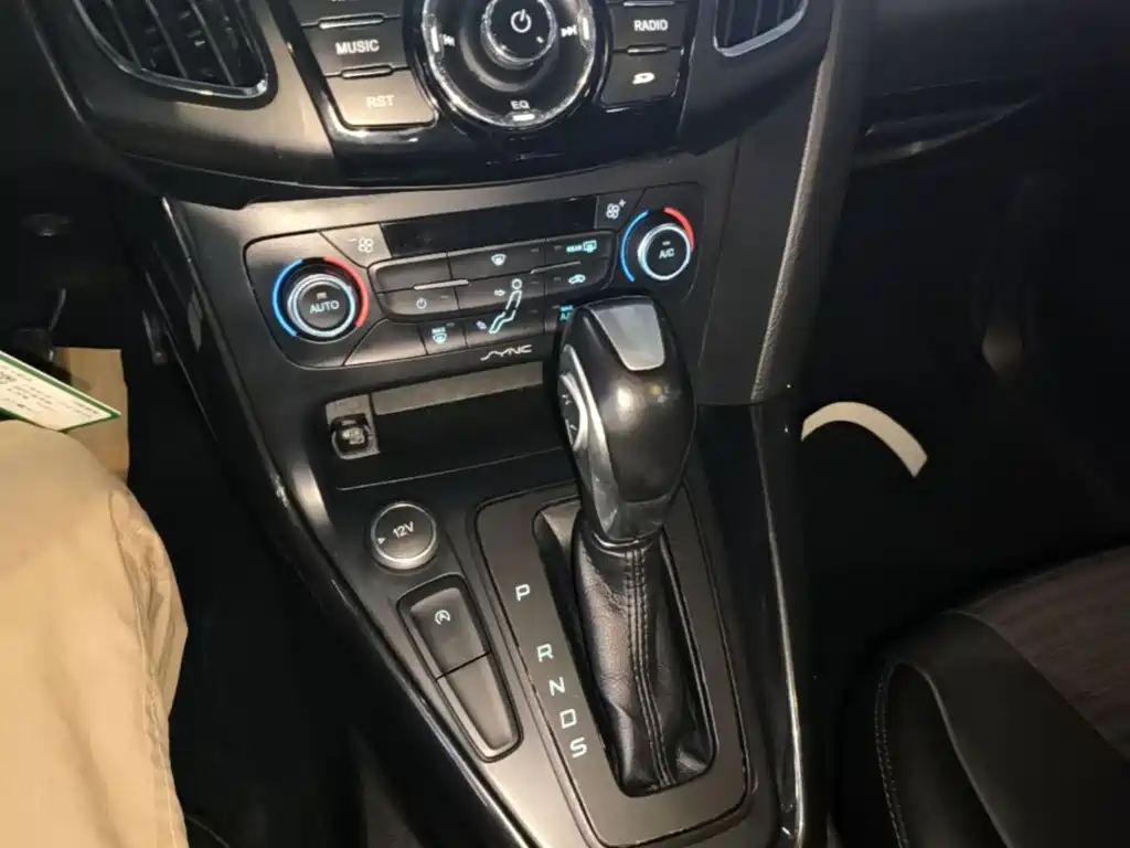 Ford Focus 2017 EcoBoost 180 AT Elite