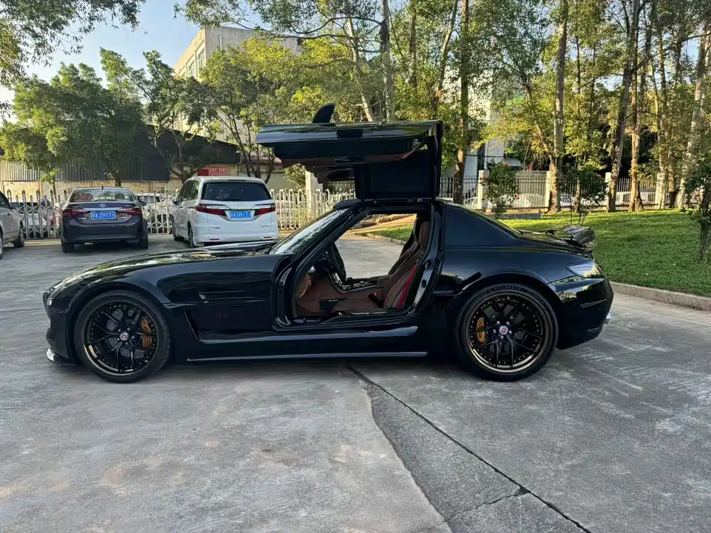 Mercedes-Benz SLS AMG — миниатюра 6