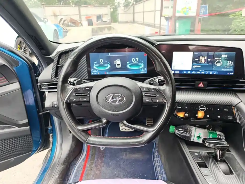 Hyundai Elantra — миниатюра 11