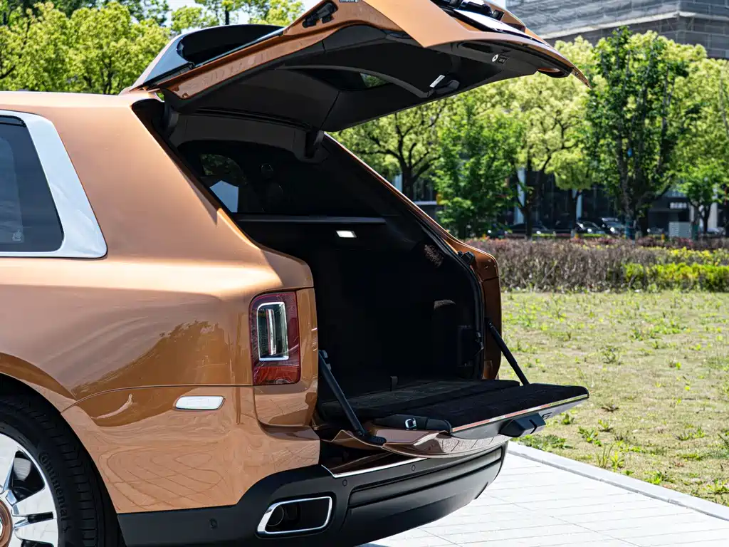 Rolls-Royce Cullinan 2024 мест