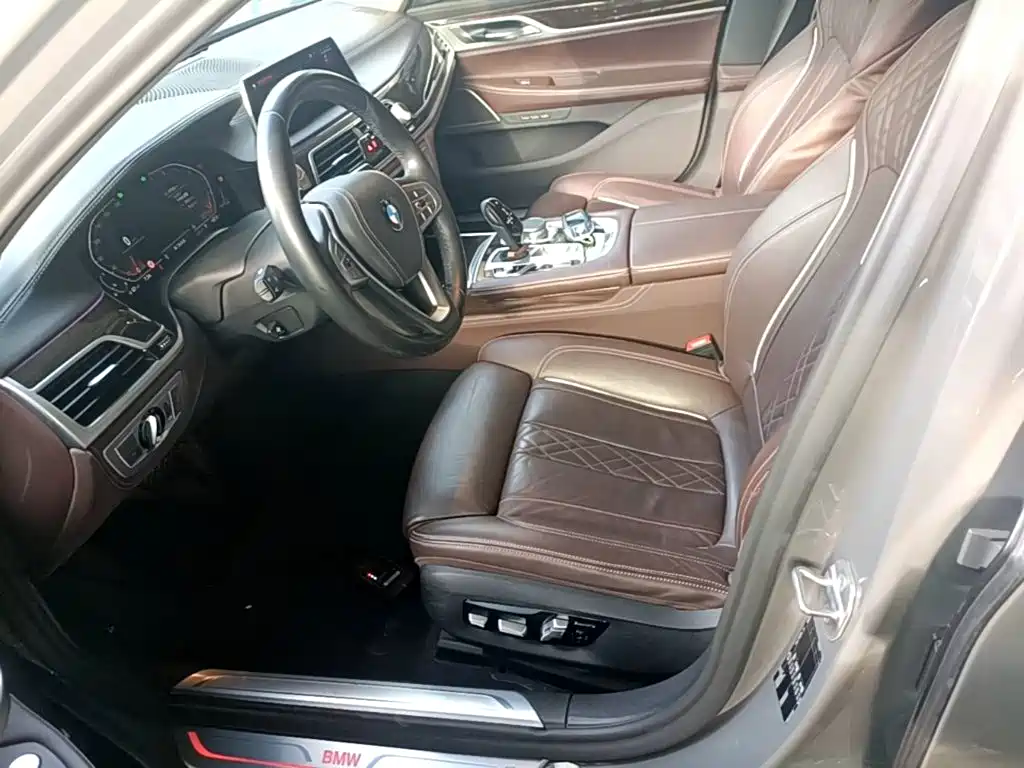 BMW 7 Series — миниатюра 15
