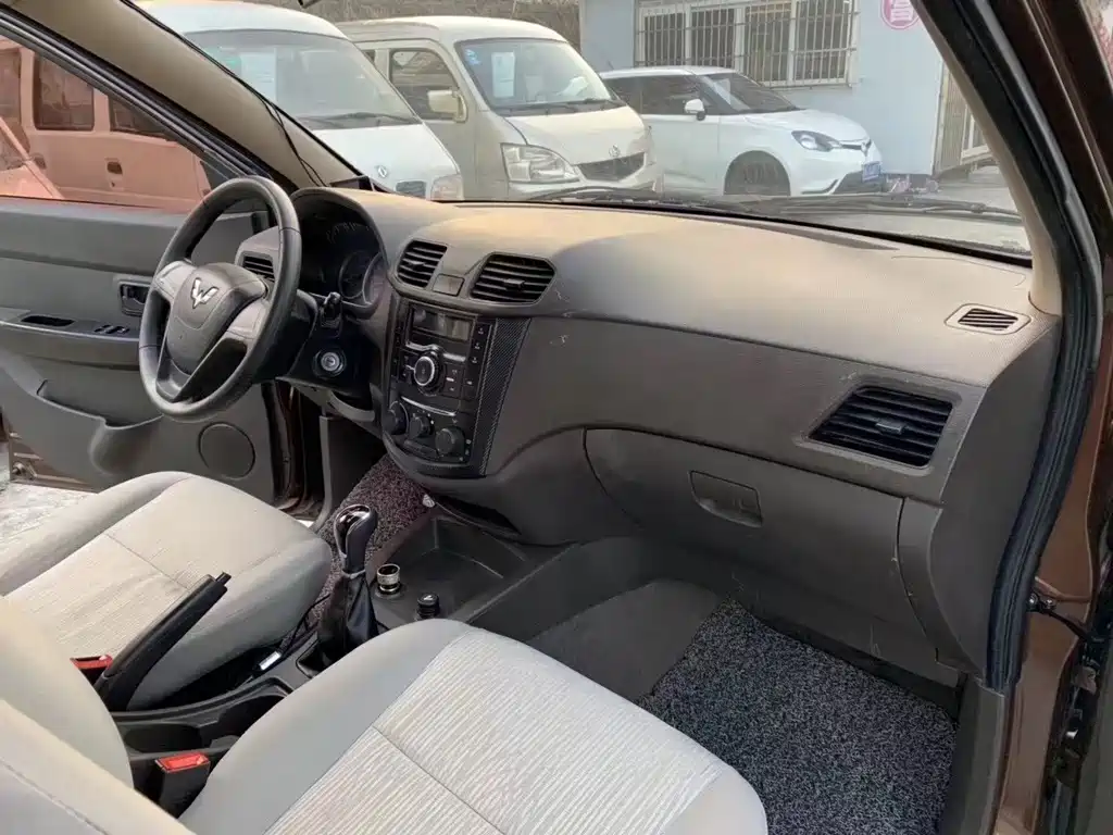 Wuling Hongguang — миниатюра 5