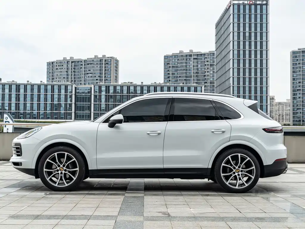 Porsche Cayenne — миниатюра 4