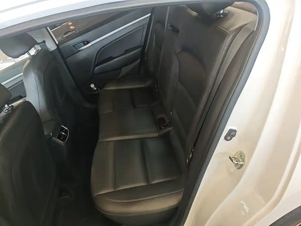 Hyundai Elantra — миниатюра 17