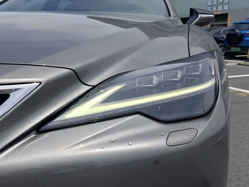 Lexus LS — миниатюра 4