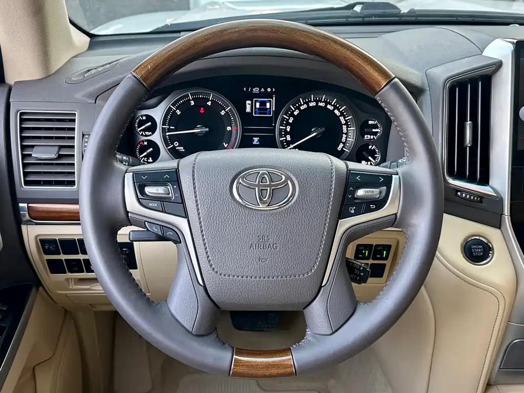 Toyota Land Cruiser 2016 5.7L AT