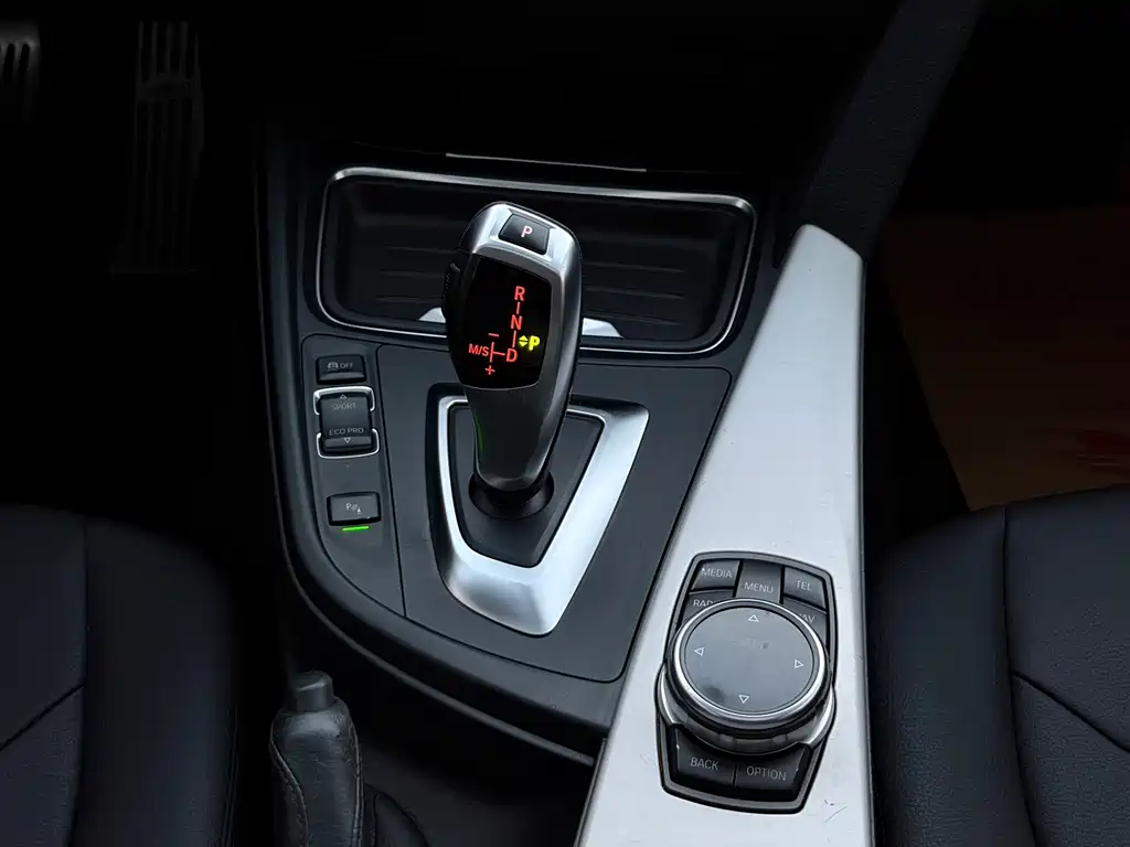 BMW 3 Series — миниатюра 8