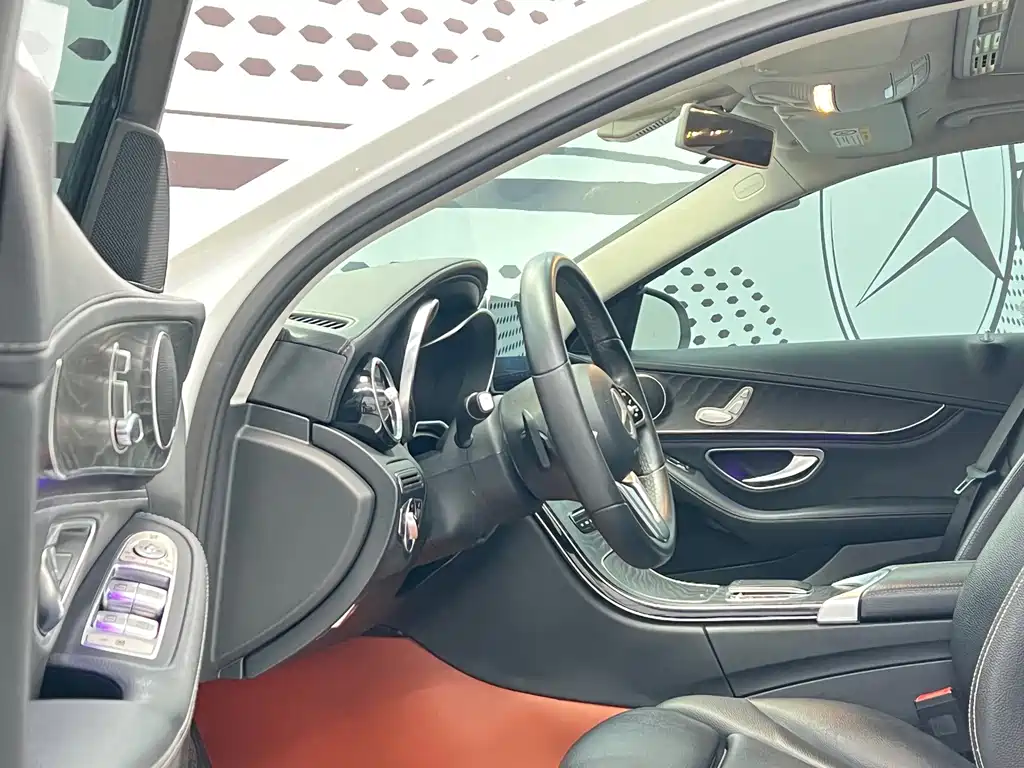 Mercedes-Benz C-Class — миниатюра 6