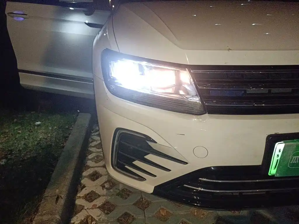 Volkswagen Tiguan L PHEV — миниатюра 7