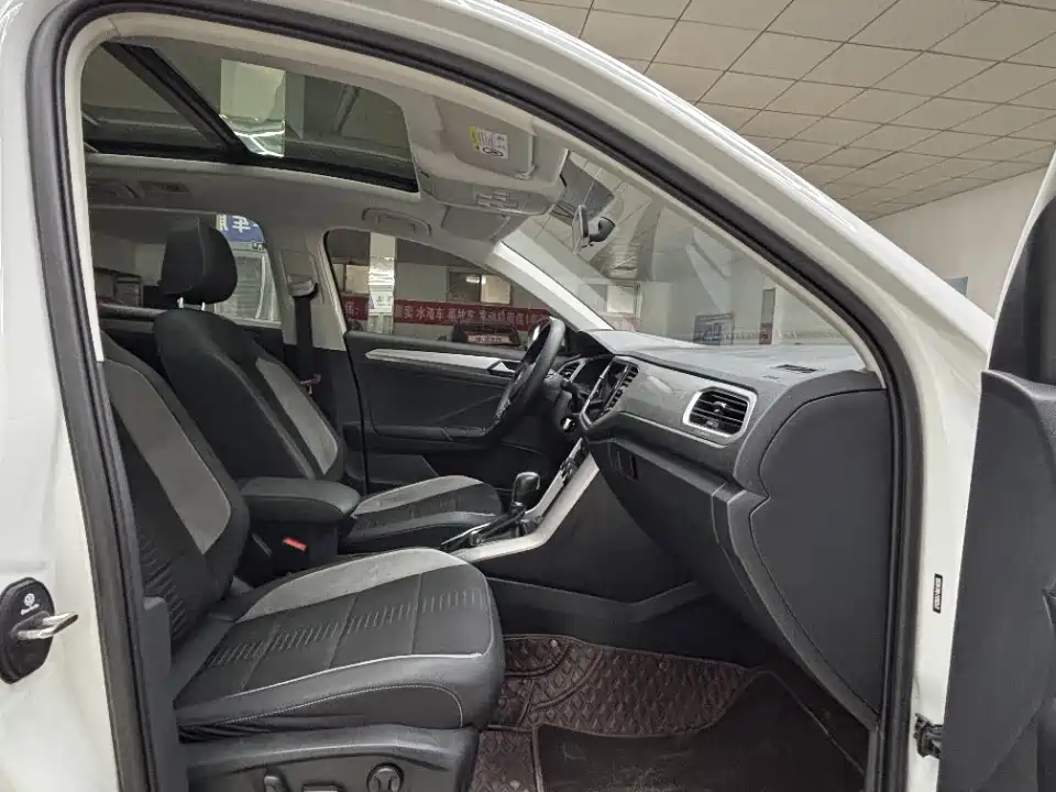 VOLKSWAGEN T ROC EXPLORING SONGS