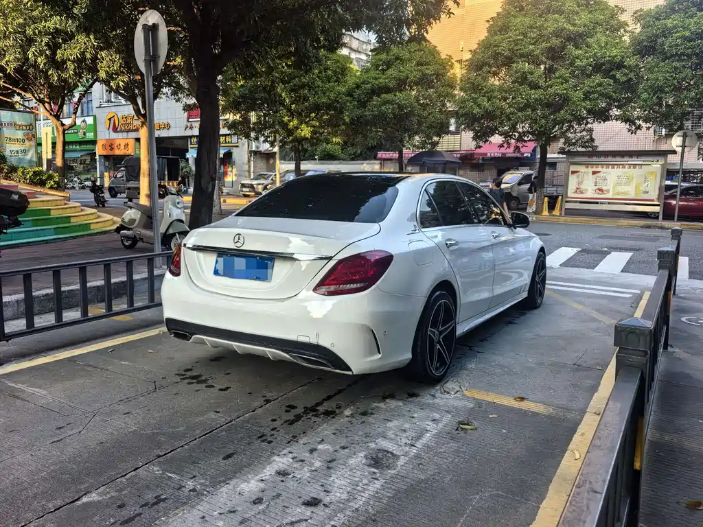 Mercedes-Benz C-Class — миниатюра 6