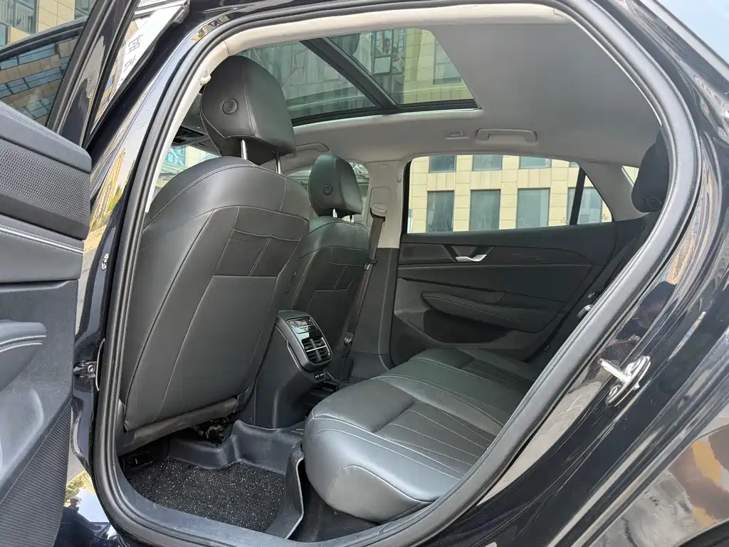 Volkswagen Passat 2025 Pro 380TSI