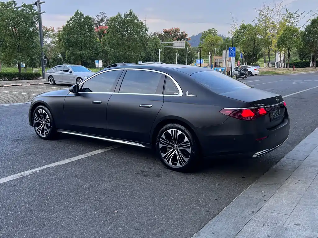 Mercedes-Benz E-Class — миниатюра 8