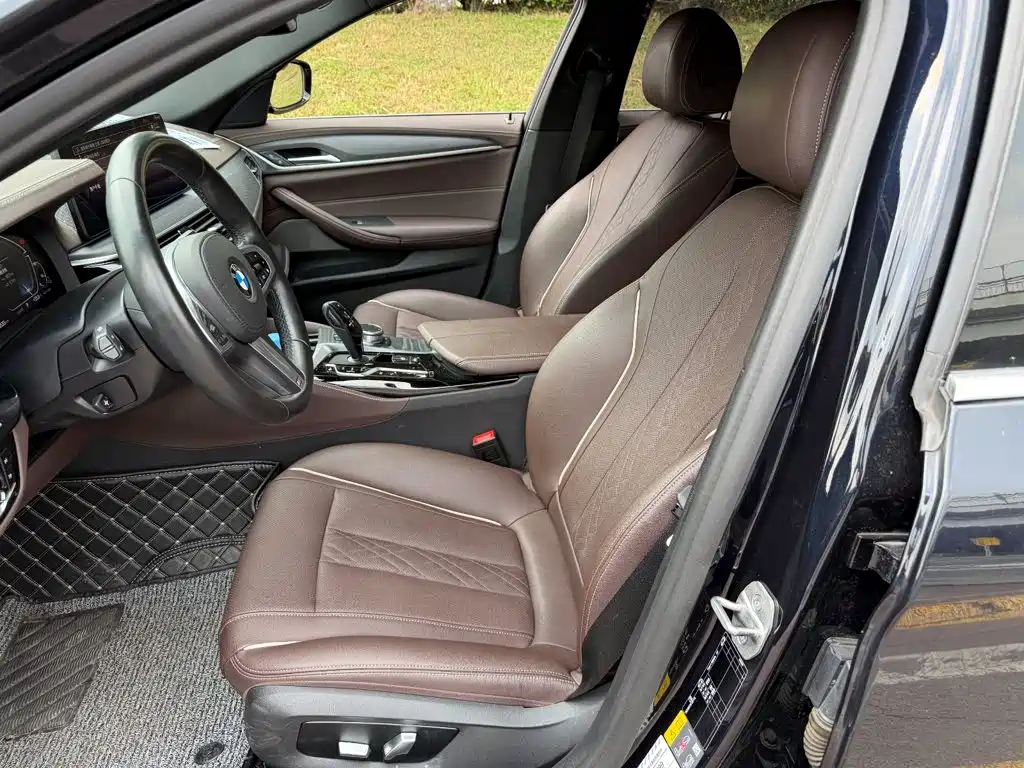 BMW 5 Series New Energy — миниатюра 8