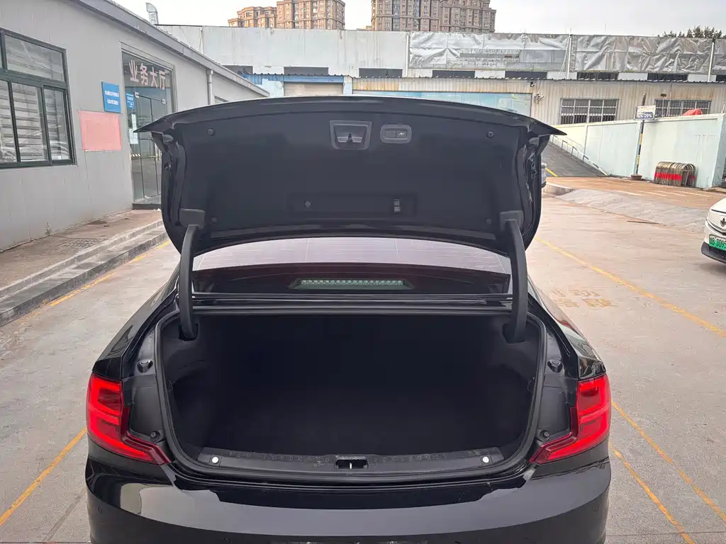 Volvo S90 — миниатюра 18