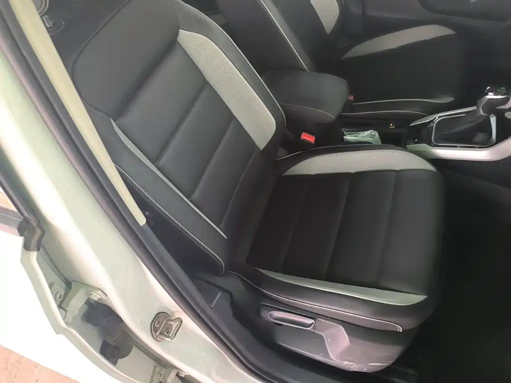Volkswagen T-Roc — миниатюра 25