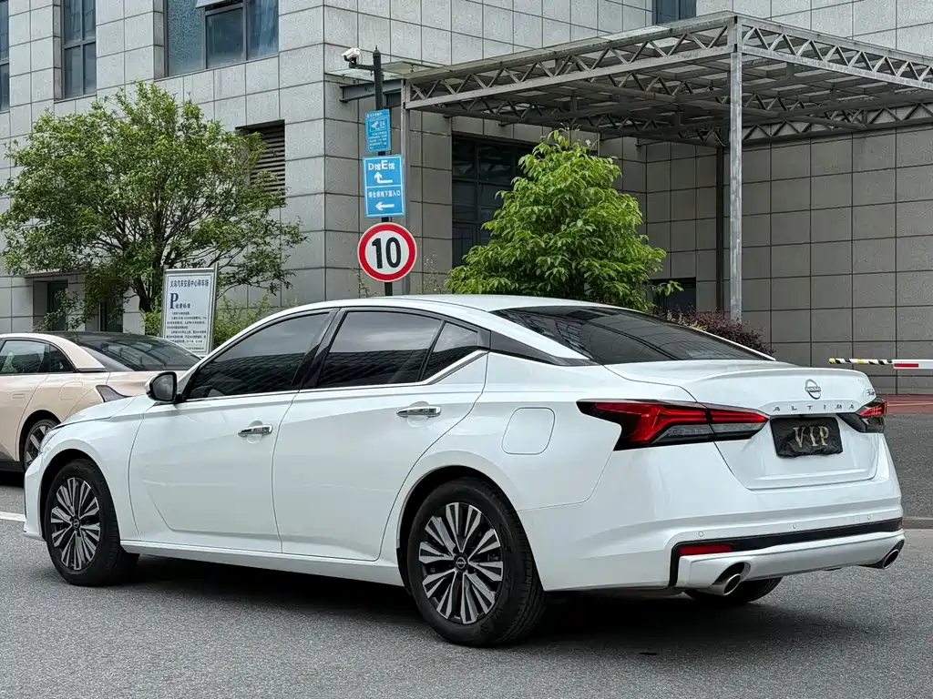 Nissan Teana — миниатюра 5
