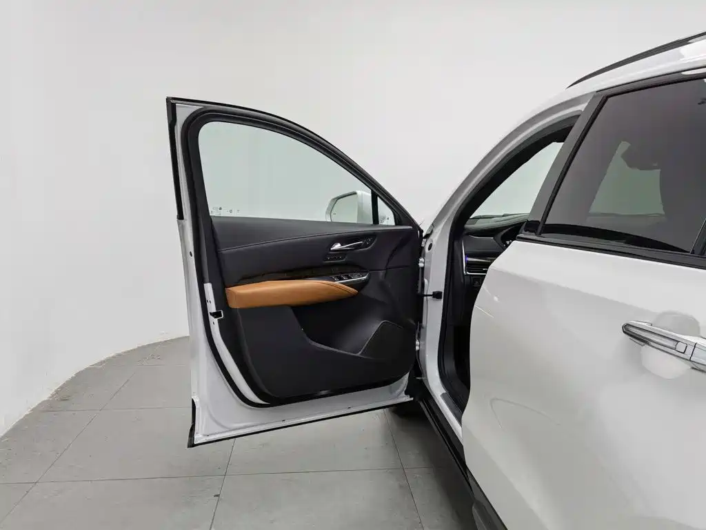 Cadillac XT4 — миниатюра 8