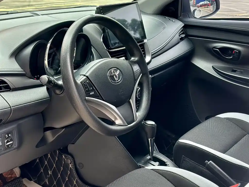 Toyota Yaris L — миниатюра 7