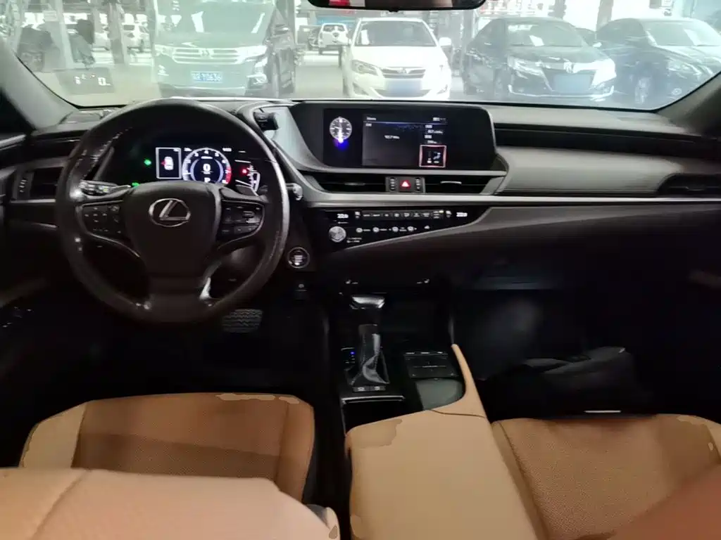 Lexus ES — миниатюра 10