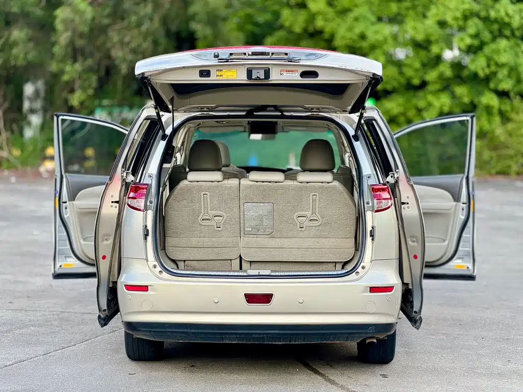 Toyota Previa — миниатюра 14