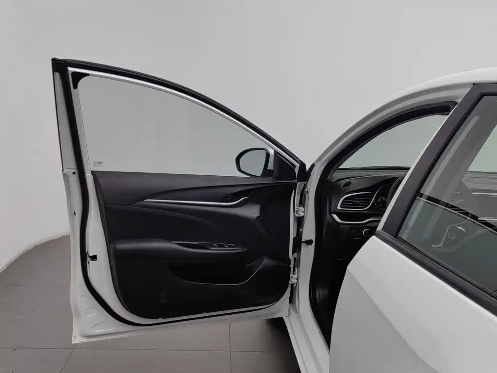 Buick Excelle — миниатюра 8