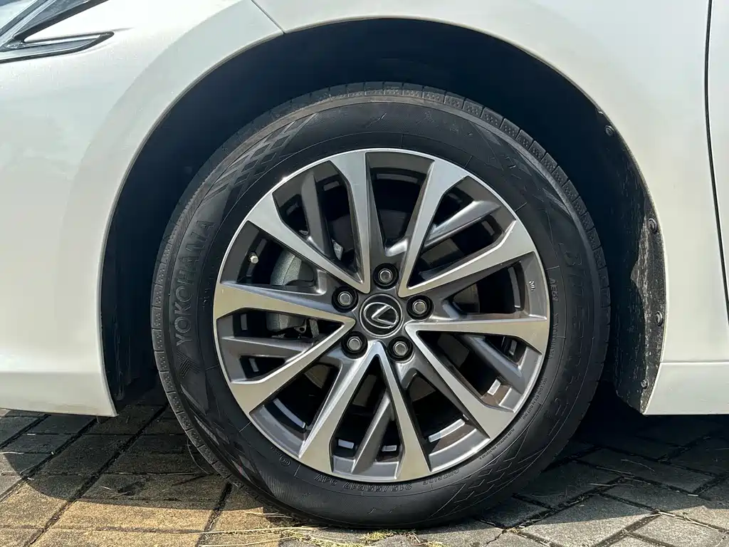 Lexus ES — миниатюра 20
