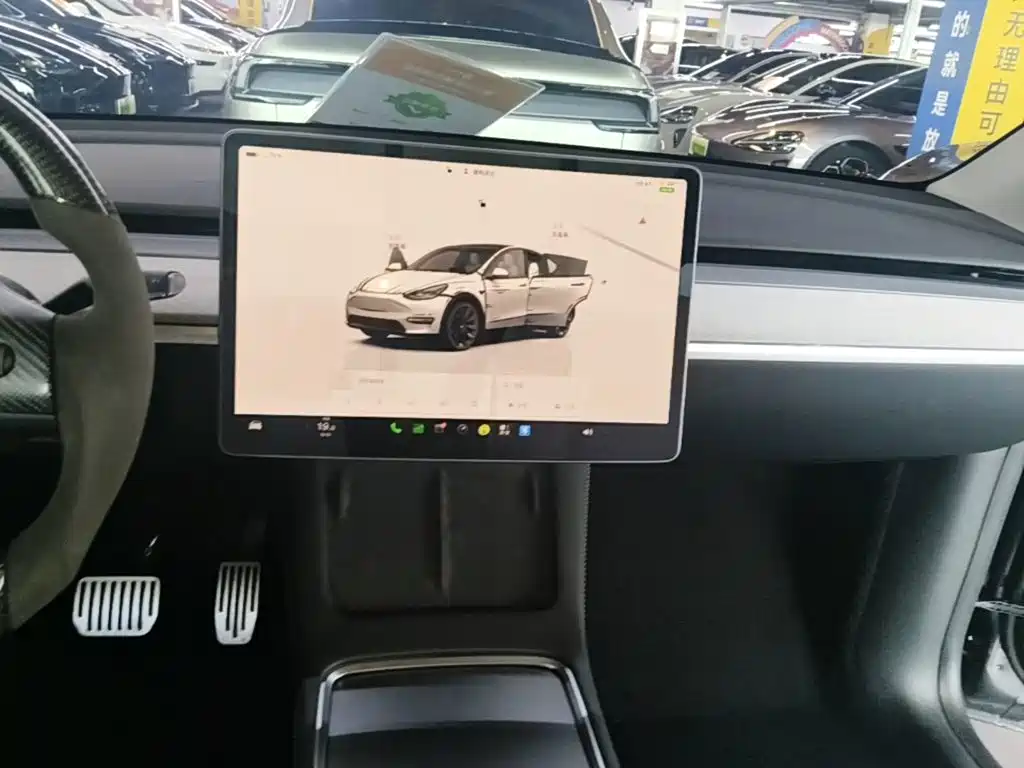 Tesla Model Y — миниатюра 13