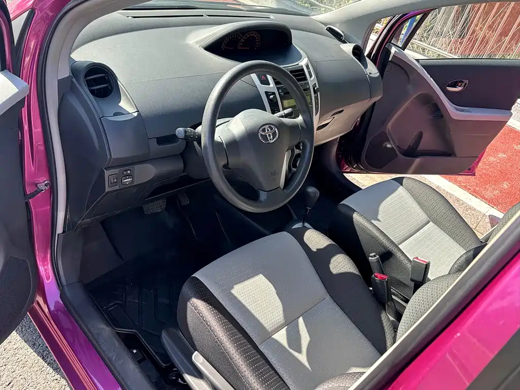 Toyota Yaris — миниатюра 8