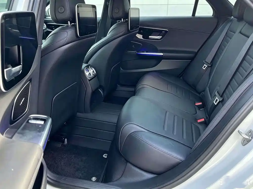 Mercedes-Benz C-Class — миниатюра 11