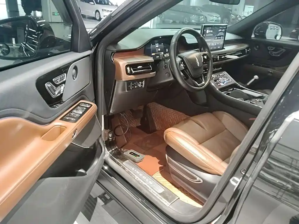 Lincoln Aviator — миниатюра 16