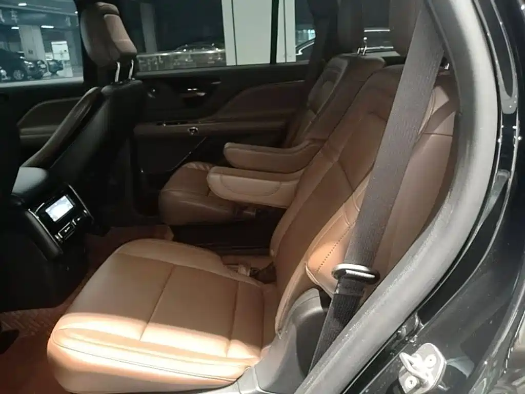 Lincoln Aviator — миниатюра 17