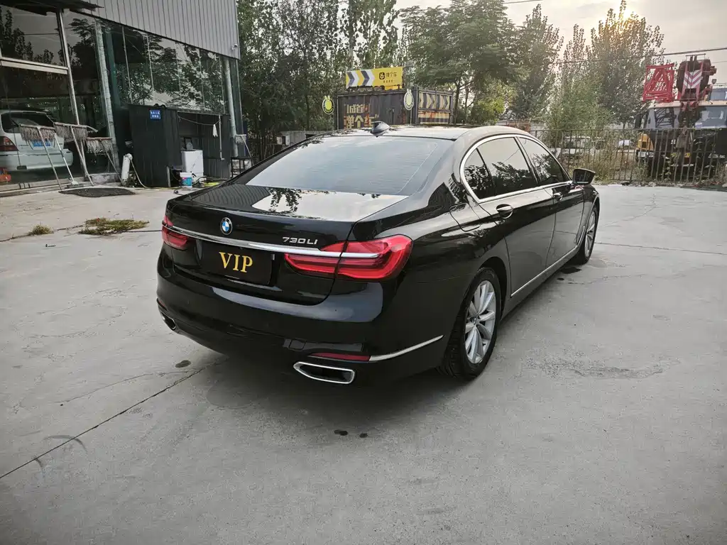 BMW 7 Series — миниатюра 8