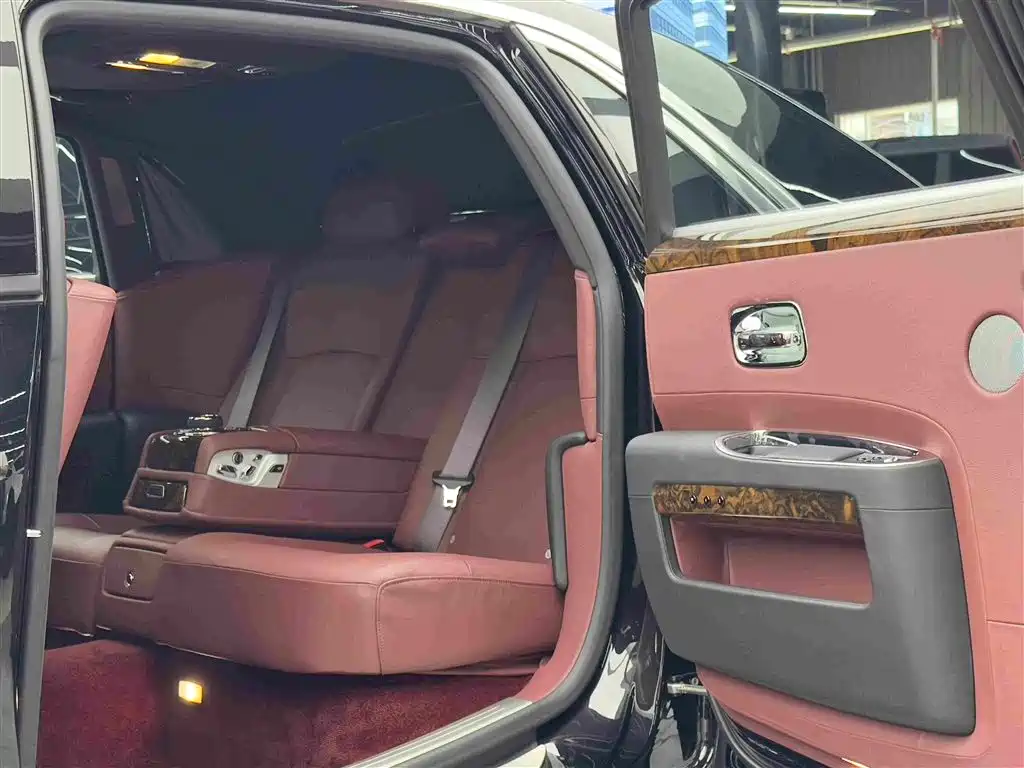 Rolls-Royce Ghost — миниатюра 10