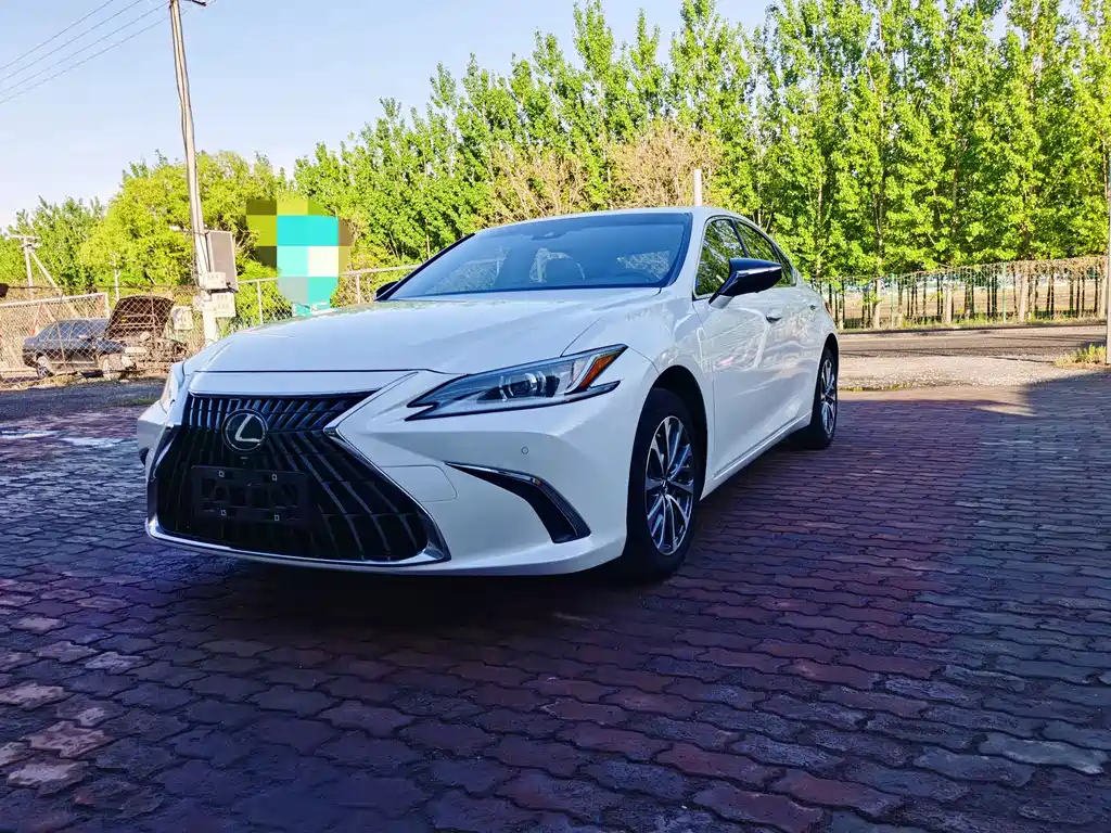 Lexus ES 2024