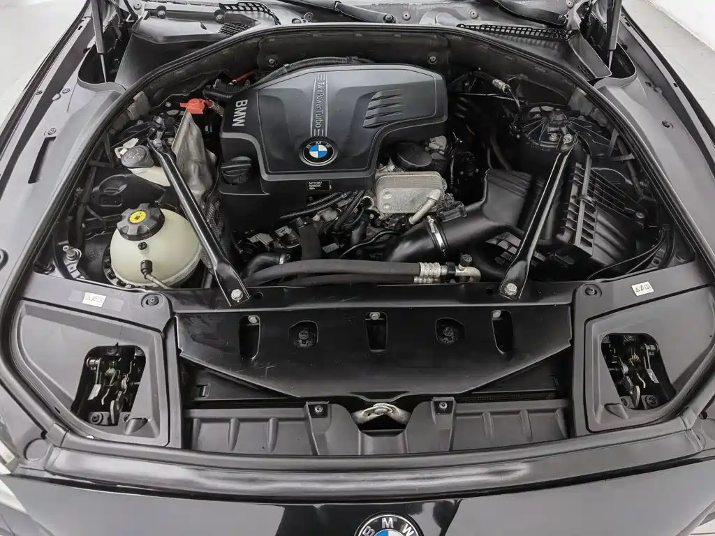 BMW 5 Series — миниатюра 6